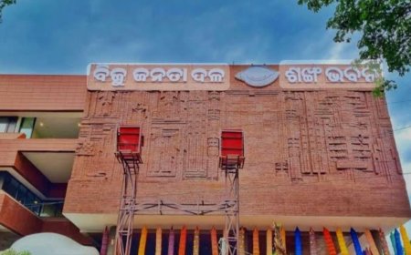 ଅସହାୟ ହେଇ ପଡିଛି ବିଜେଡି ଦଳ :-ମେଣ୍ଟରେ କରିବାକୁ ହେଲେଣି ଉଚ୍ଛନ୍ନ, ରାଜ୍ୟବାସୀଙ୍କୁ ଦେଇପାରୁନି ଯଥାର୍ଥତା ର କାରଣ